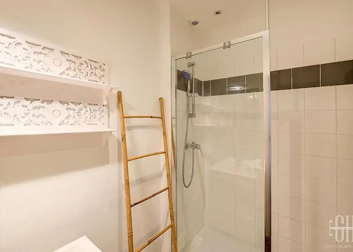 Le Mimosa - Place Des Halles *