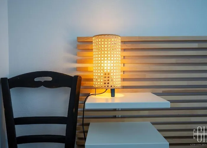 Le Mimosa - Place Des Halles *