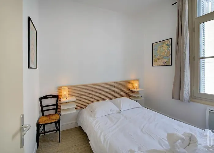 Le Mimosa - Place Des Halles Тур