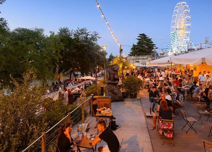 Le Mimosa - Place Des Halles * Тур